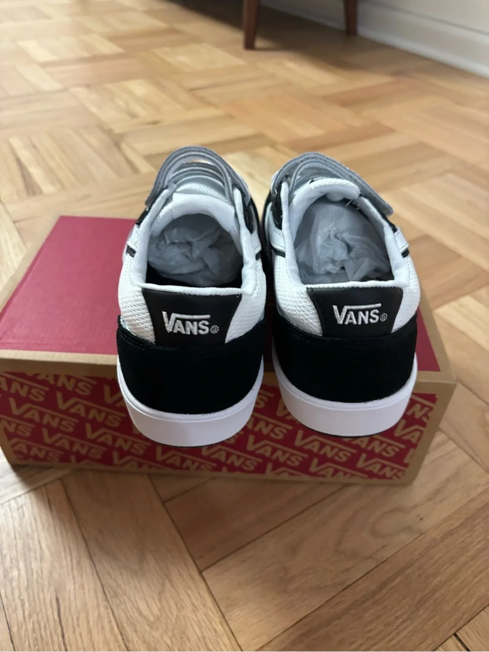 Vans Lowland Cc V Black / True White Low Sneakers Mens Size 7 W8.5 VN000CTH6BT